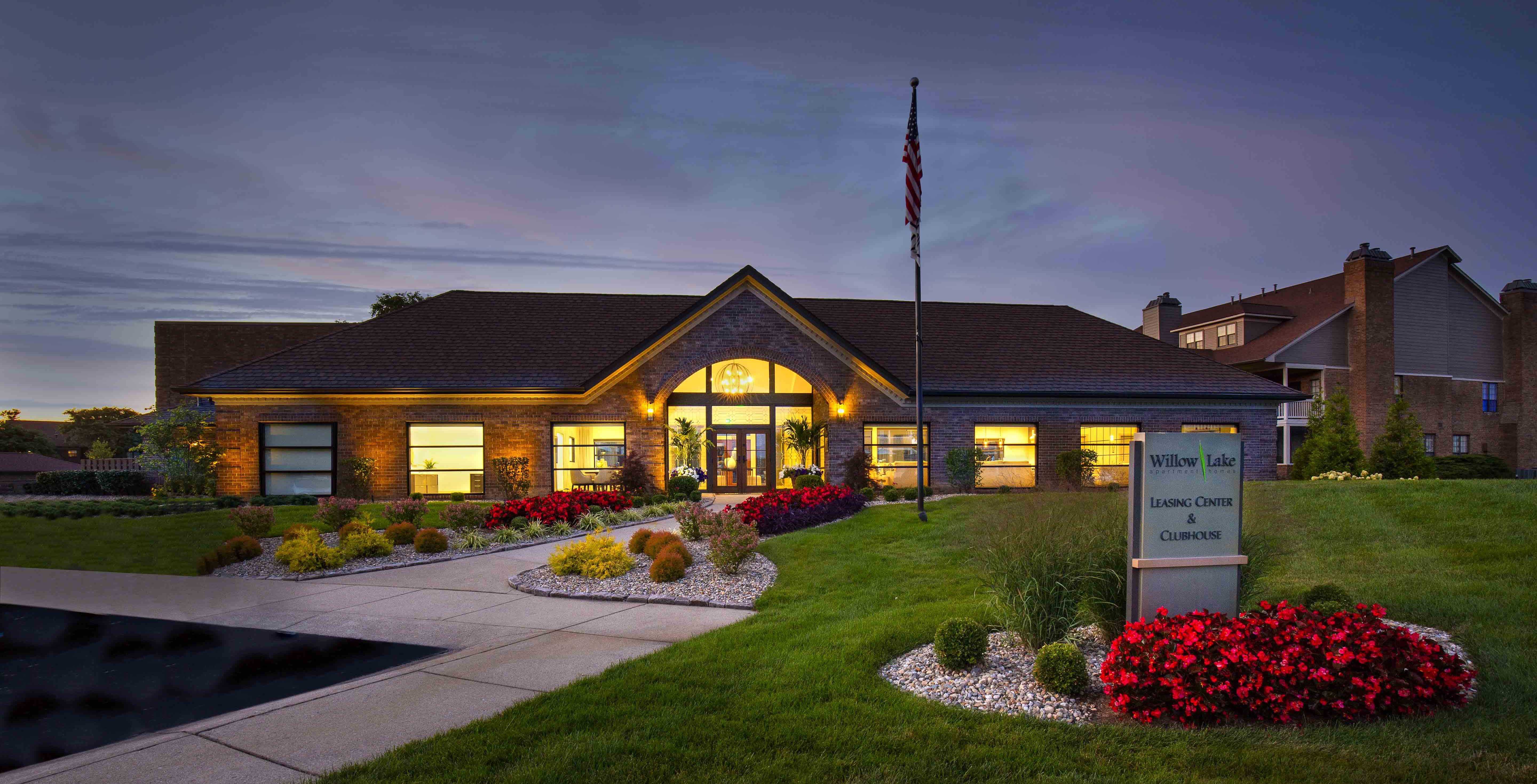 Willow Lake Apartments and Townhomes Photo